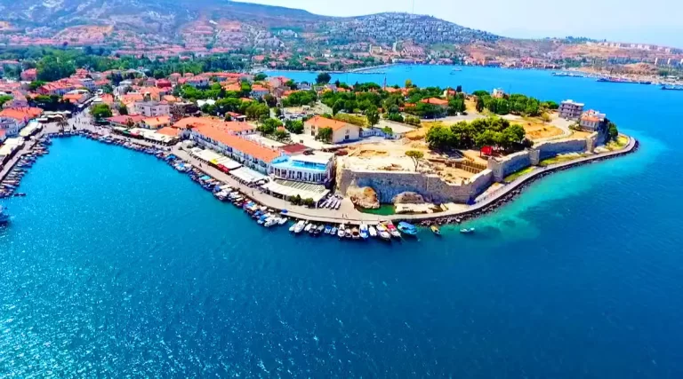 Eski ve Yeni Foça Gezilecek Yerler Rehberi